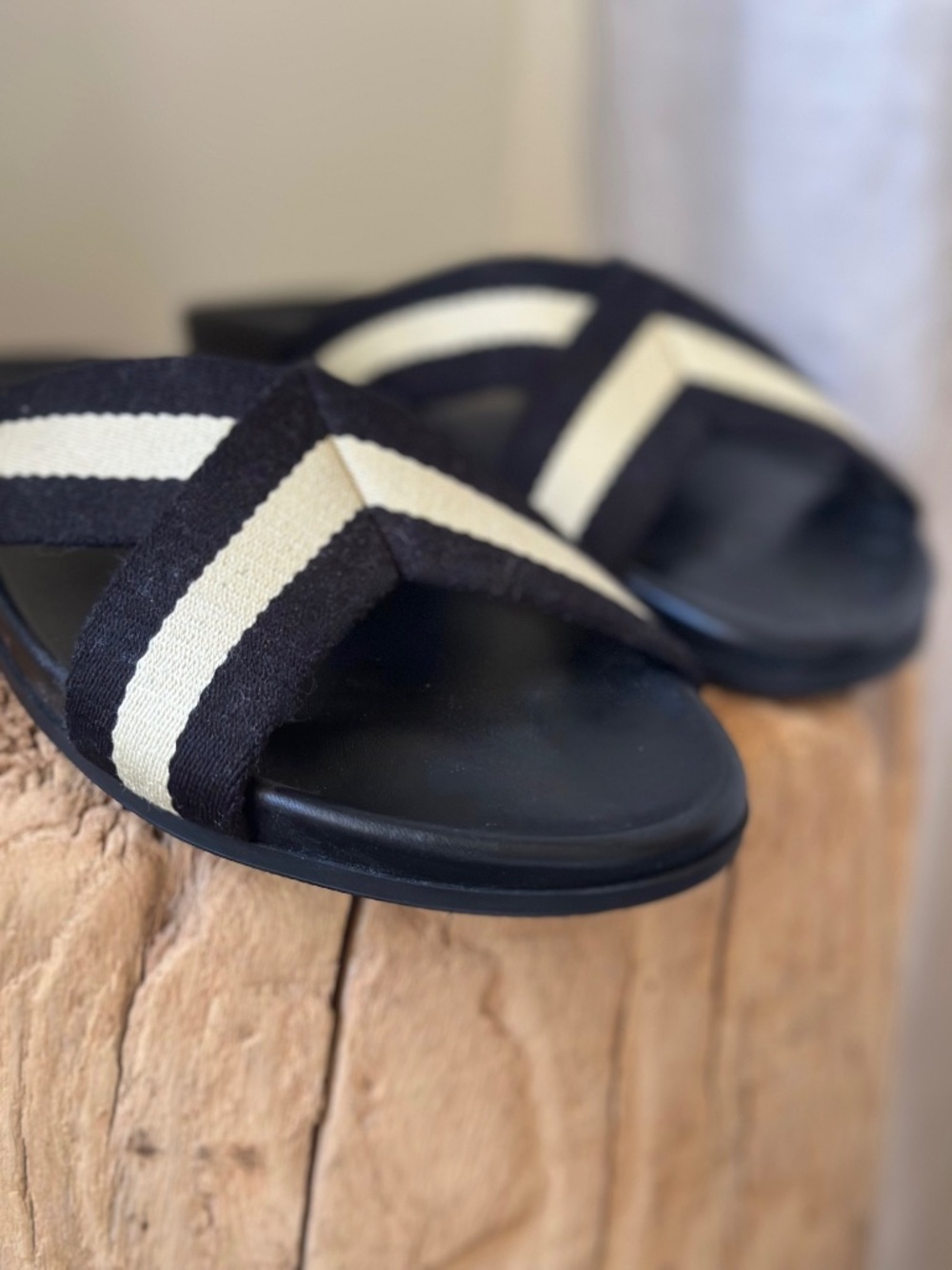 NWOT - Jenni Kayne Black and White Crossover Sandals